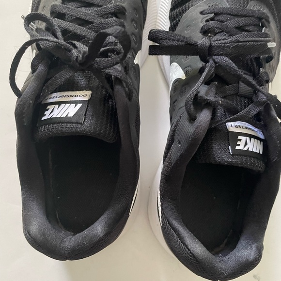 NIKE Women’s Downshifter 7 Running Shoes Sneakers Black White Sz 11 - Picture 5 of 11
